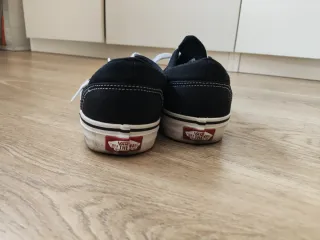 Zapatillas Vans Negras y Blancas
