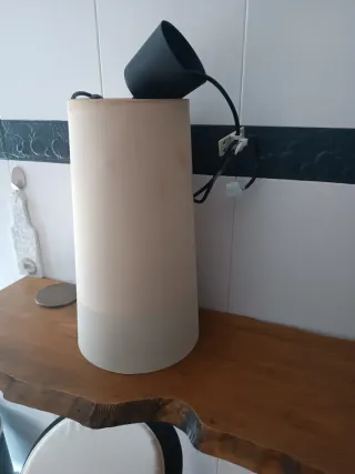 Lámpara de tela beige cilíndrica