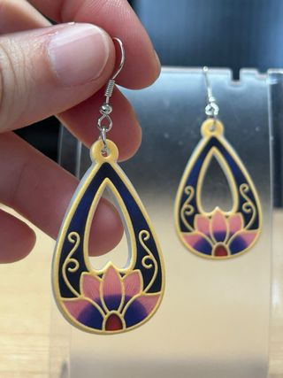 Pendientes de lágrima con flor