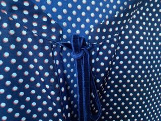 Blusa Cortefiel lunares azul marino