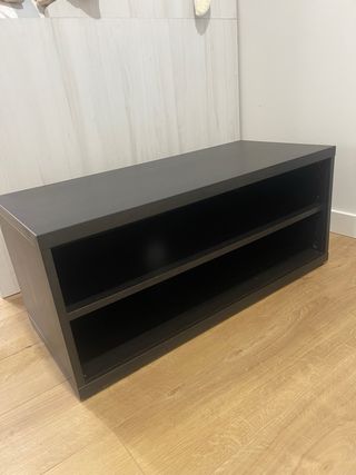 Mueble bajo TV madera.