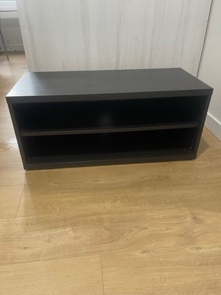 Mueble bajo TV madera.
