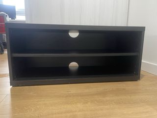 Mueble bajo TV madera.