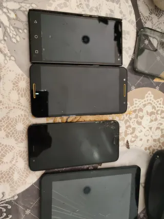 Pack 3 móviles y 1 tablet