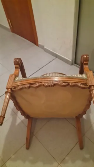 2 Butacas de madera y tela estilo clásico