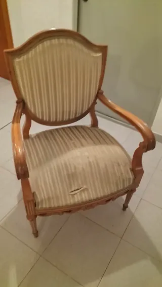 2 Butacas de madera y tela estilo clásico