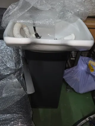 Lavacabezas y 2 sillones peluquería