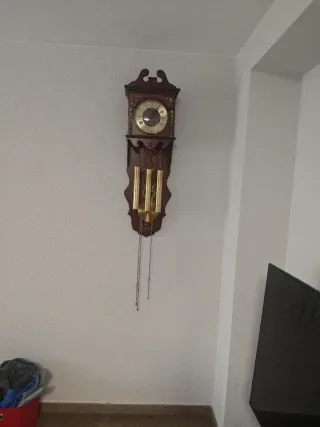 Reloj de pared antiguo madera