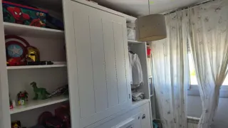 Mueble Estantería con Cama Abatible y armario.