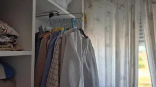 Mueble Estantería con Cama Abatible y armario.