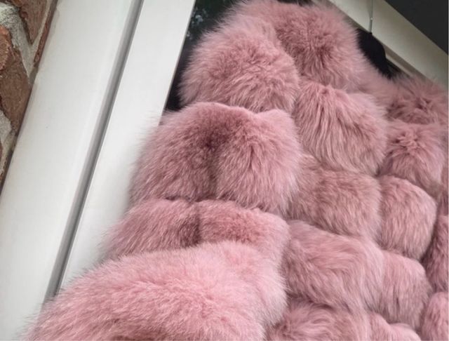 Chaqueta de pelo rosa Aria Moda