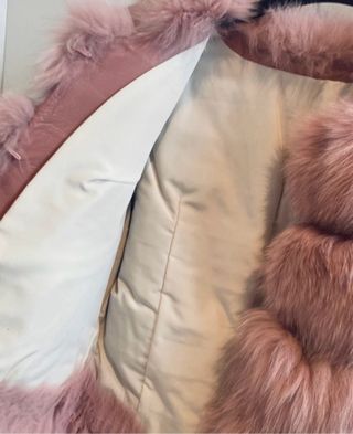 Chaqueta de pelo rosa Aria Moda