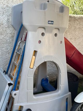 Tobogán Chicco con casita debajo