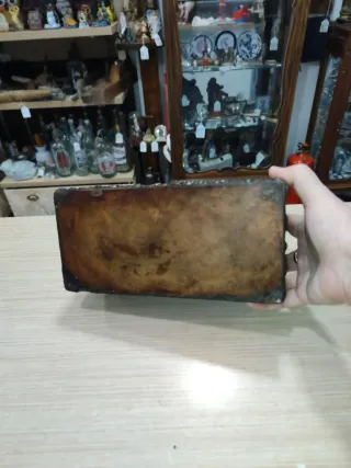 Arcón baúl antiguo cuero y metal