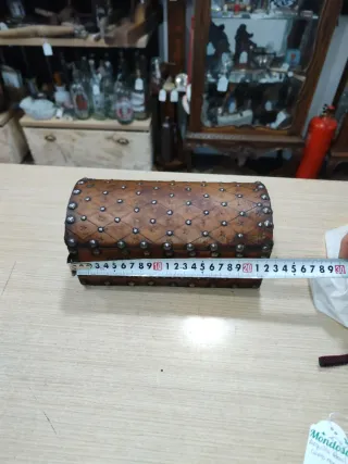 Arcón baúl antiguo cuero y metal