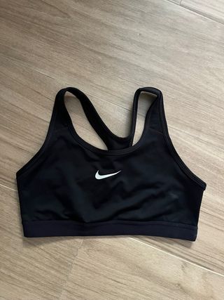 Top deportivo Nike negro