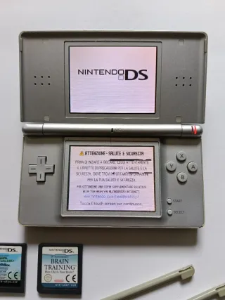 Nintendo DS Lite Plata con juegos y cargador