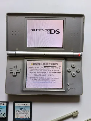 Nintendo DS Lite Plata con juegos y cargador