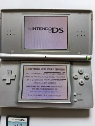 Nintendo DS Lite Plata con juegos y cargador