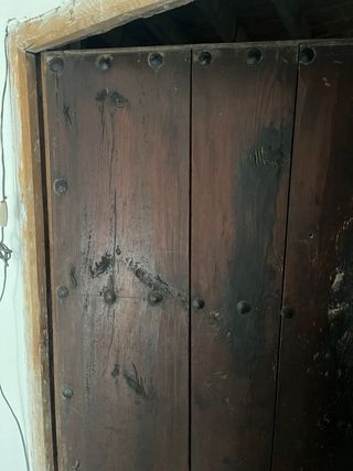 Puerta de madera rústica