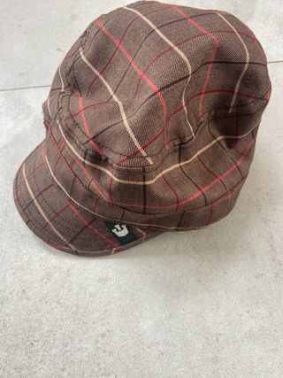Gorra Goorin Bros cuadros marrón y rojo