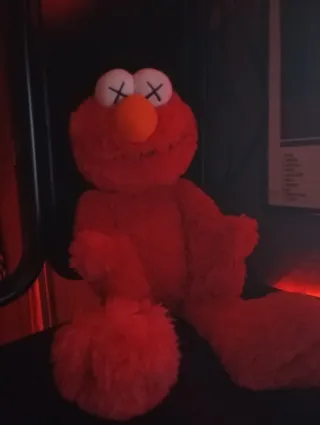 Pelúcia Elmo Kaws