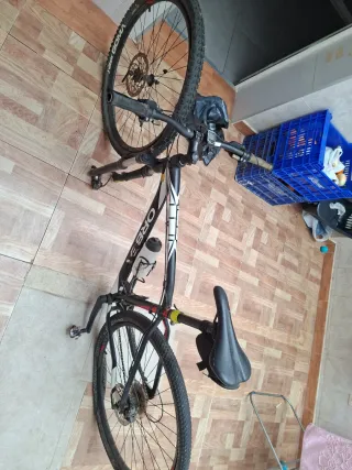 Bicicleta Orbea con casco y zapatillas Número 42