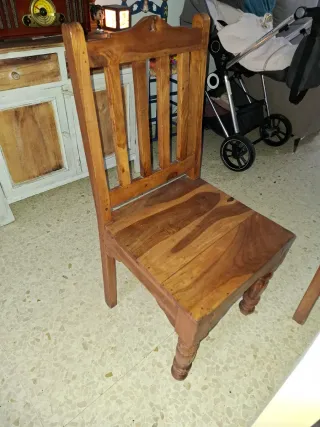 Silla de madera rústica