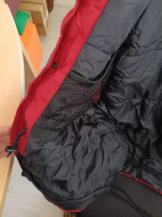 Chaqueta The North Face Roja y Negra