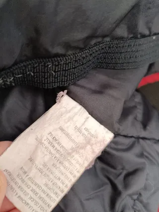 Chaqueta The North Face Roja y Negra