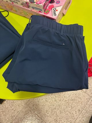 Pantalones Under Armour T. 44 de mujer.