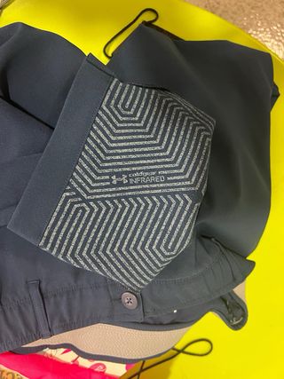 Pantalones Under Armour T. 44 de mujer.