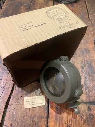 Antiguo Faro buscador para un Kübelwagen