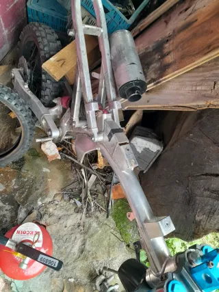 Chasis Pi Bike basculante y amortiguador