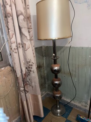 Lámpara de pie antigua metal y madera