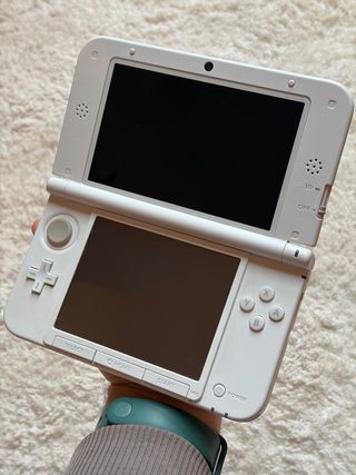 Nintendo 3DS XL Blanca + Caja y Accesorios