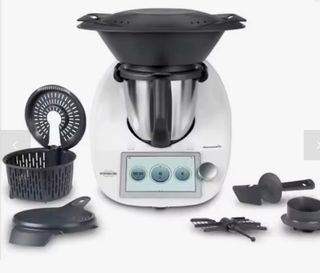 Thermomix TM5 con todos sus accesorios
