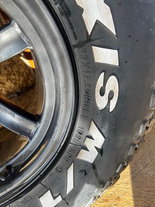 Llantas con gomas nissan toyota mitsu 33 12,5 r15