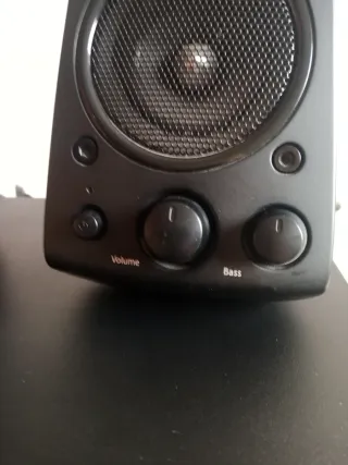 Altavoces Logitech Z623 - 200W Potencia increíble