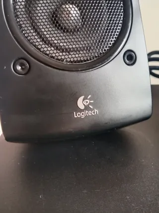 Altavoces Logitech Z623 - 200W Potencia increíble