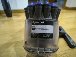 Aspirador Dyson (falta motor y filtro)