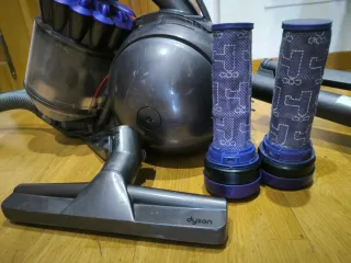 Aspirador Dyson (falta motor y filtro)