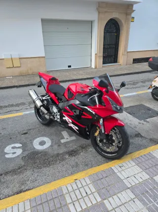 Honda CBR 954 RR Roja y Negra