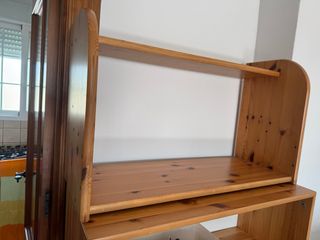 Estantería de madera de pared