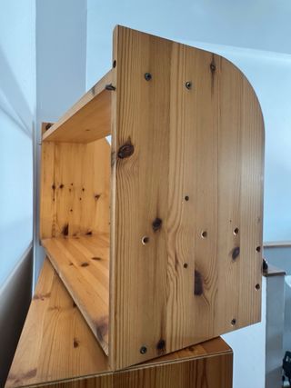 Estantería de madera de pared