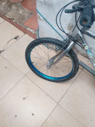 Bicicleta Rockrider Blanca y Azul
