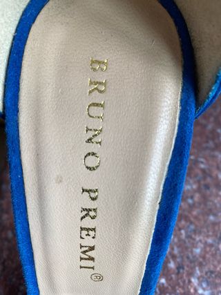 Sandalias azules con flecos