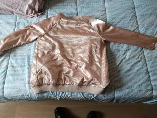 Cazadora rosa brillante acolchada