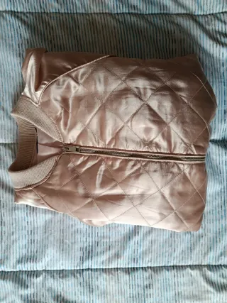 Cazadora rosa brillante acolchada