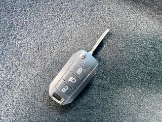 Peugeot 2008 BlueHDi 130 S&S Allure EAT8 96 kW (130 CV)